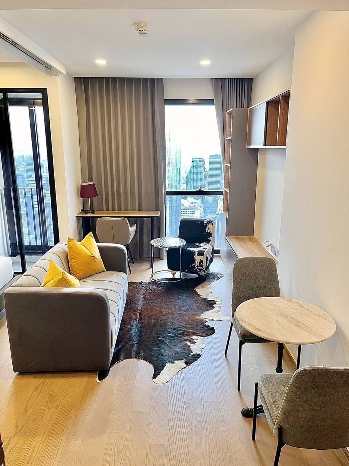 CondoSiam Paragon ,Chulalongkorn,Samyan : Ashton Chula Silom【𝐒𝐄𝐋𝐋 & 𝐑𝐄𝐍𝐓】🔥Luxurious dark tone with a simple and expensive look, suitable for stylish city people🔥  Contact Line ID: @hacondo