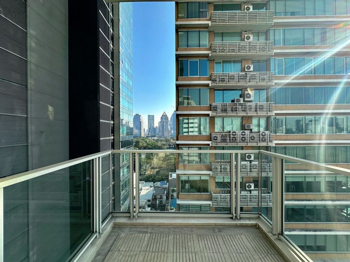 For RentCondoWitthayu, Chidlom, Langsuan, Ploenchit : For rent condo 185 Rajadamri  2 Bed 2 Bath 107.96 Sq.m (S15-32807R)