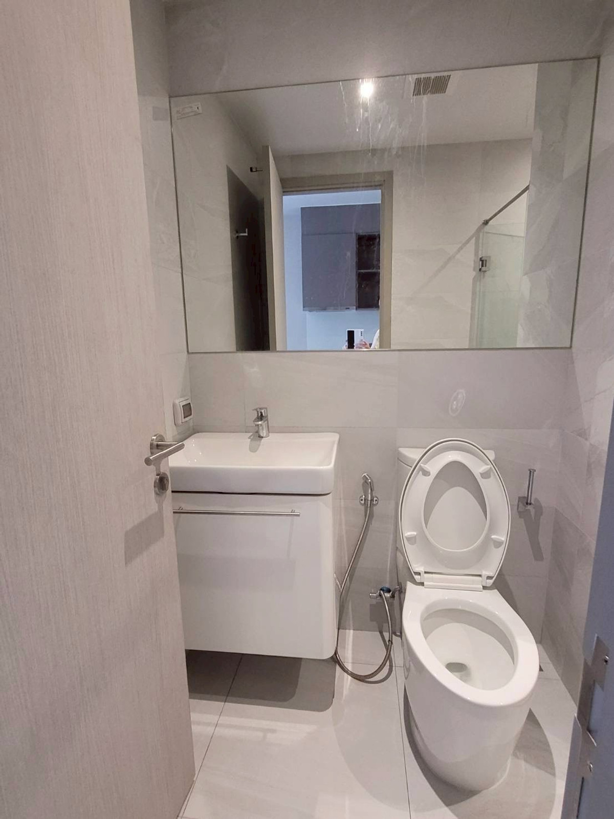 For RentCondoSukhumvit, Asoke, Thonglor : (FOR RENT) RHYTHM Ekkamai I Studio, Fully Furnished & Equipped. Near 🚆BTS Ekkamai																									