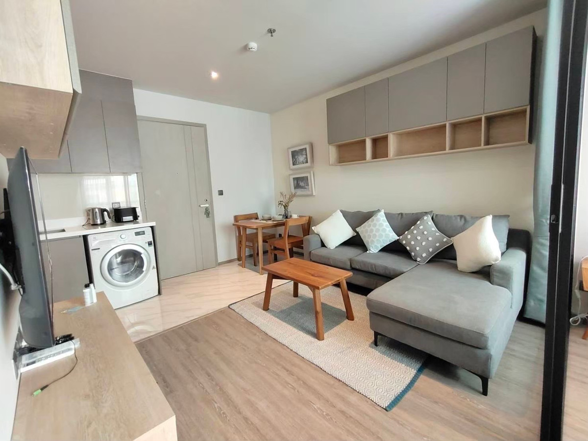 ให้เช่าคอนโดสุขุมวิท อโศก ทองหล่อ : (ปล่อยเช่า) 🟢คอนโด RHYTHM Ekkamai  I 1-BR เฟอร์+เครื่องใช้ไฟฟ้าครบ  ㅡ ใกล้ 🚆BTS เอกมัย																									