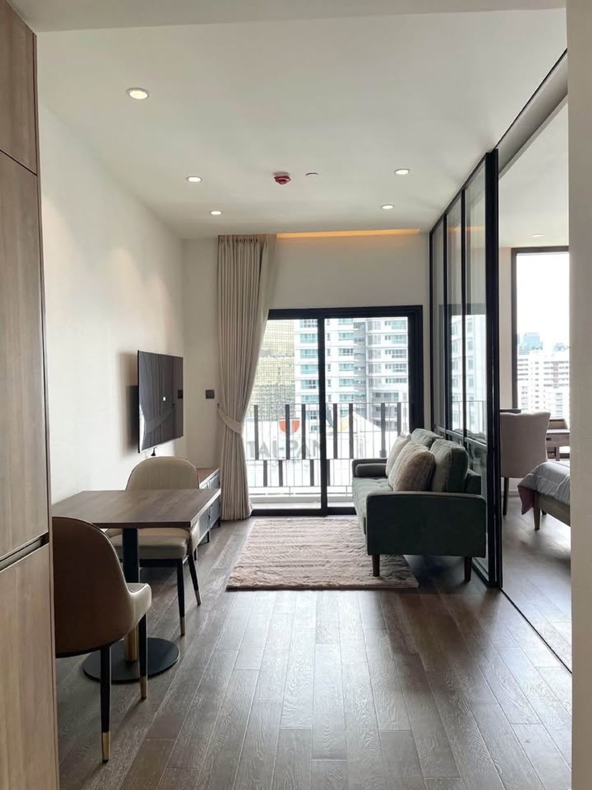ให้เช่าคอนโดสุขุมวิท อโศก ทองหล่อ : Pet Friendly Muniq Sukhumvit 23 1 ห้องนอน 43 ตร.ม. เช่าเพียง 45,000 บาท/เดือน ติดต่อ 0968623850 🏡