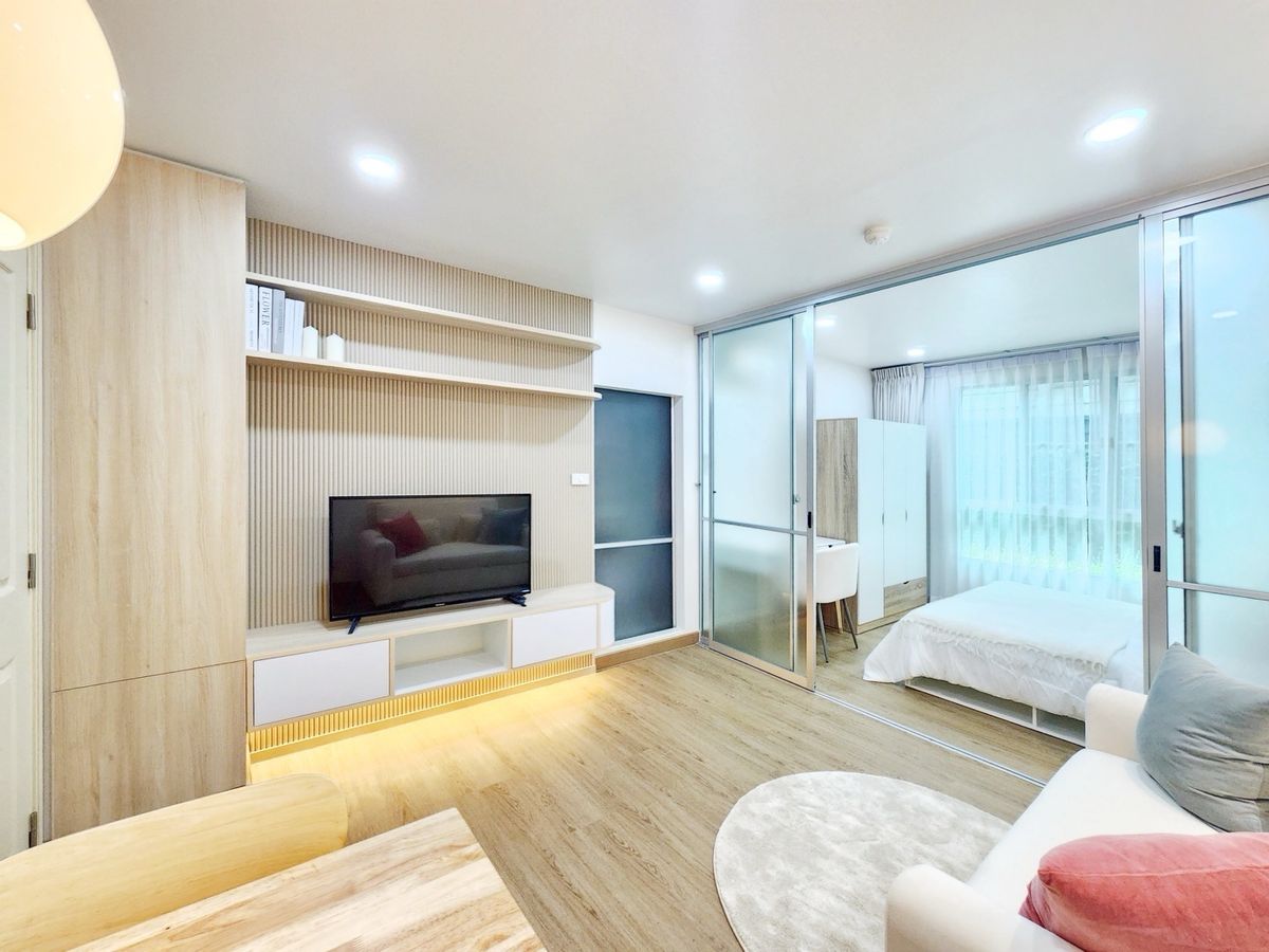 For SaleCondoLadkrabang, Suwannaphum Airport : #Condo people near Suvarnabhumi Airport and Expressway Can say that Comes with a installment, starting at 6,000 baht. The room is beautiful and ready to move in. The value that you are worthy of this room.