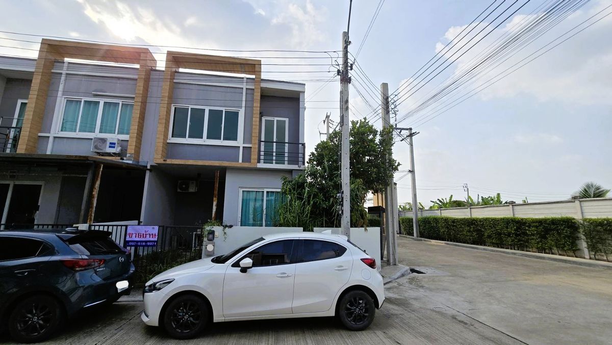 ให้เช่าทาวน์โฮมนนทบุรี บางใหญ่ บางบัวทอง : ปล่อยเช่า!! ทาวน์โฮม หมู่บ้าน เอสเกต2 หลังมุม! 26.7 ตร.ว. ซอยแรกของโครงการ! ทำเลดี ใกล้ ถนน กาญจนาภิเษก ชัยพฤกษ์ บางบัวทอง ทางหลวง 345