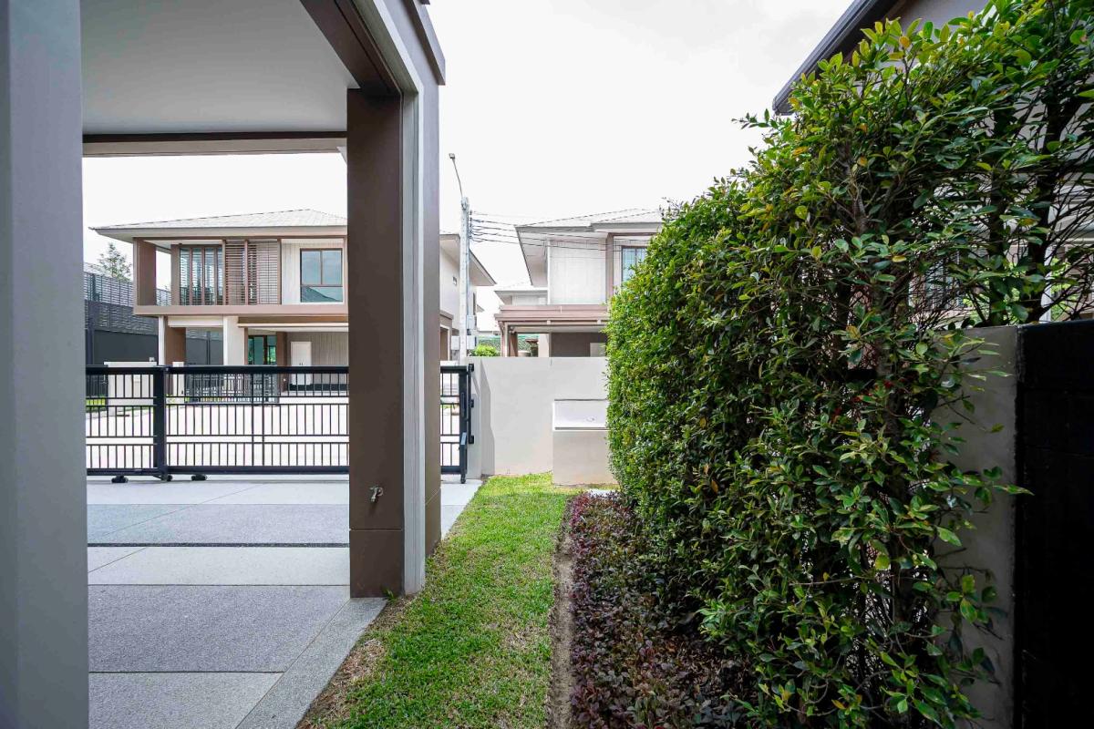 ขายบ้านพัฒนาการ ศรีนครินทร์ : 🔥ขายด่วน + 🔥บุราสิริ กรุงเทพกรีฑา บ้านเดี่ยว 2 ชั้น แบบ 4 ห้องนอน เเละ 4 ห้องน้ำ ใกล้พระราม 9