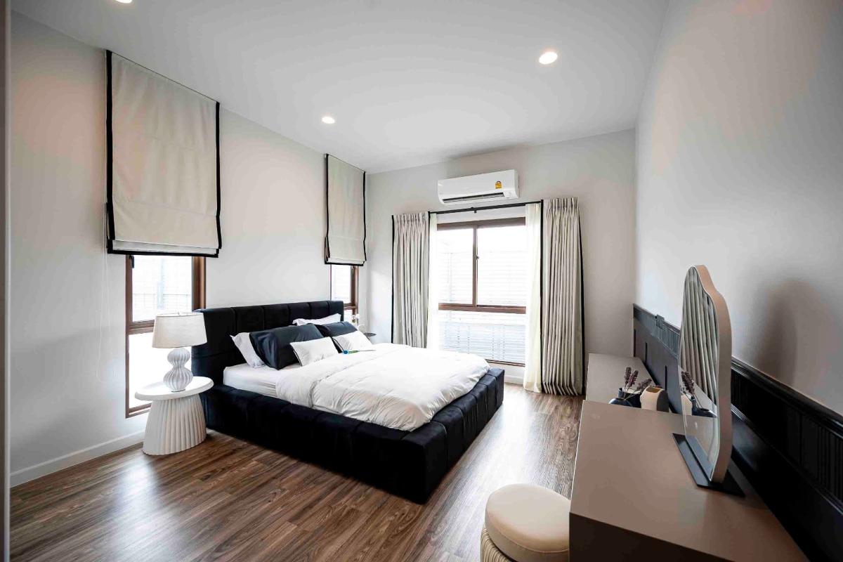 ขายบ้านพัฒนาการ ศรีนครินทร์ : 🔥ขายด่วน + 🔥บุราสิริ กรุงเทพกรีฑา บ้านเดี่ยว 2 ชั้น แบบ 4 ห้องนอน เเละ 4 ห้องน้ำ ใกล้พระราม 9