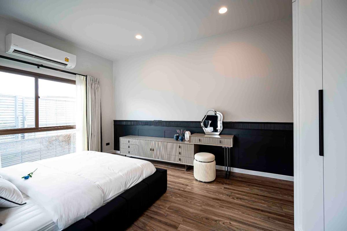 ขายบ้านพัฒนาการ ศรีนครินทร์ : 🔥ขายด่วน + 🔥บุราสิริ กรุงเทพกรีฑา บ้านเดี่ยว 2 ชั้น แบบ 4 ห้องนอน เเละ 4 ห้องน้ำ ใกล้พระราม 9