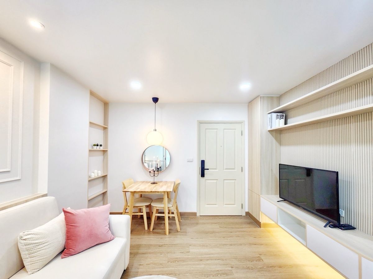 ขายคอนโดลาดกระบัง สุวรรณภูมิ : คอนโดพร้อมเข้าอยู่ ราคาล้านกลางๆ คุ้มค่ามากๆ หิ้วกระเป๋าเข้าอยู่ได้เลย ฟังชั่นคิดมาให้พร้อมเเล้ว กับเลทผ่อนเริ่มต้น 6,000 บาท 