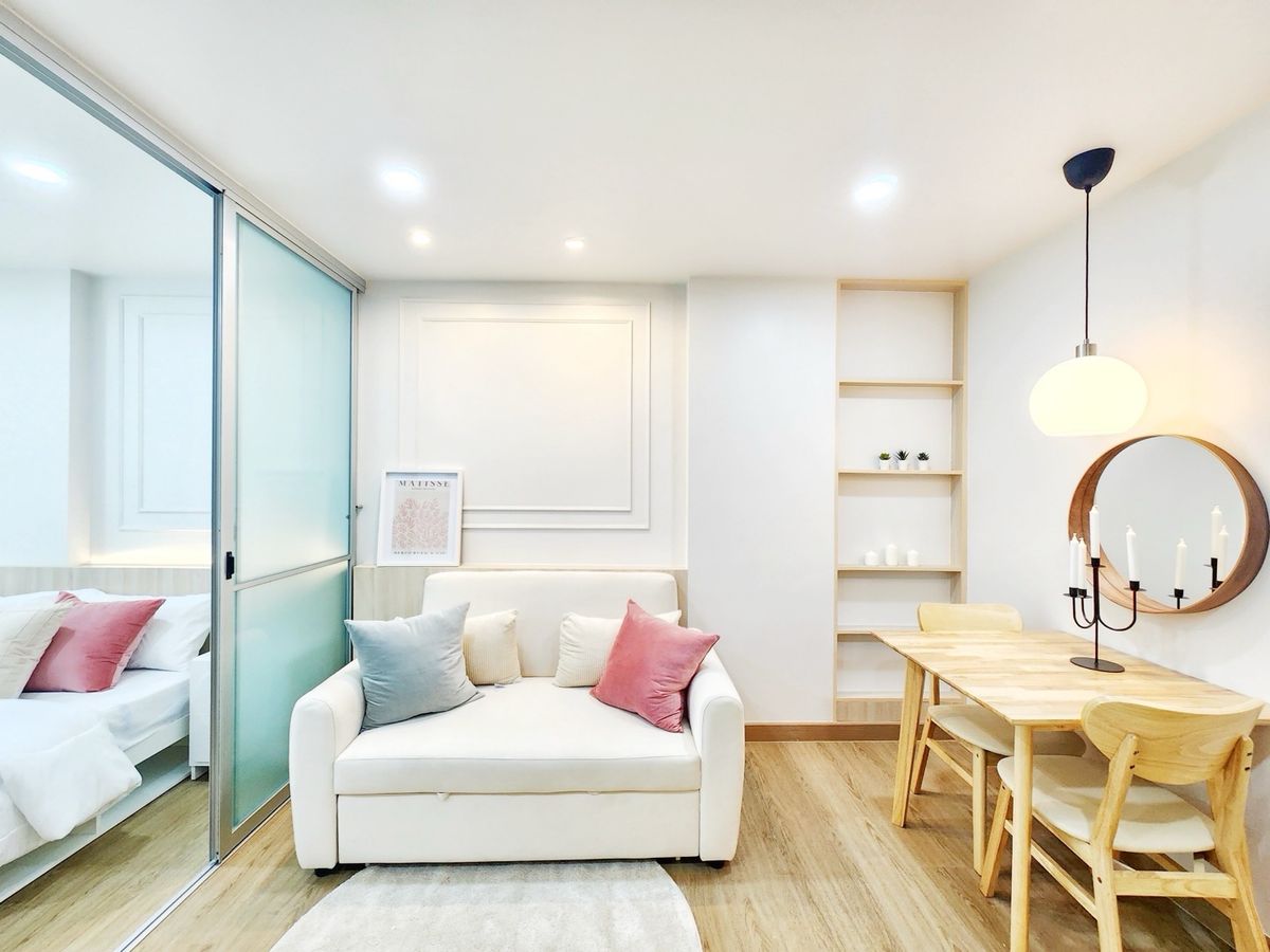For SaleCondoLadkrabang, Suwannaphum Airport : #Condo people near Suvarnabhumi Airport and Expressway Can say that Comes with a installment, starting at 6,000 baht. The room is beautiful and ready to move in. The value that you are worthy of this room.
