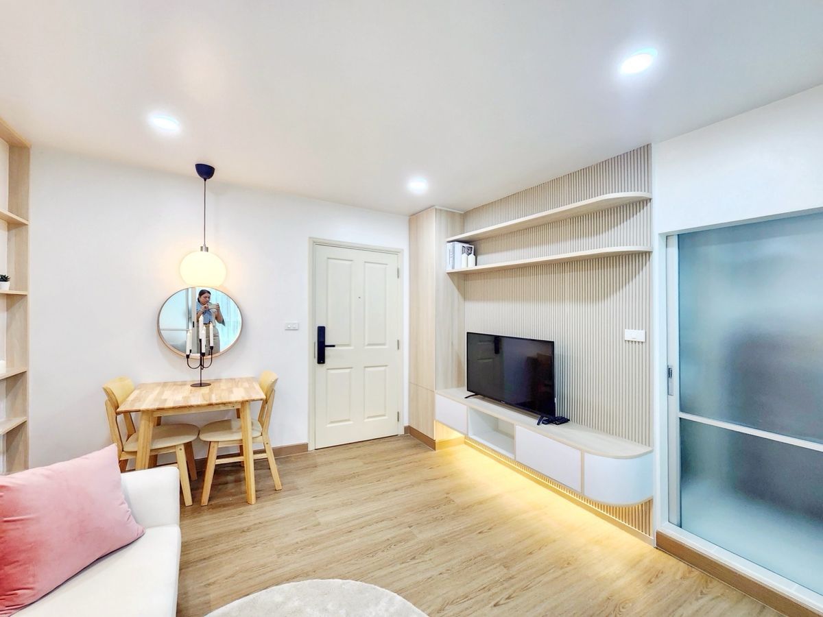 For SaleCondoLadkrabang, Suwannaphum Airport : #Condo people near Suvarnabhumi Airport and Expressway Can say that Comes with a installment, starting at 6,000 baht. The room is beautiful and ready to move in. The value that you are worthy of this room.