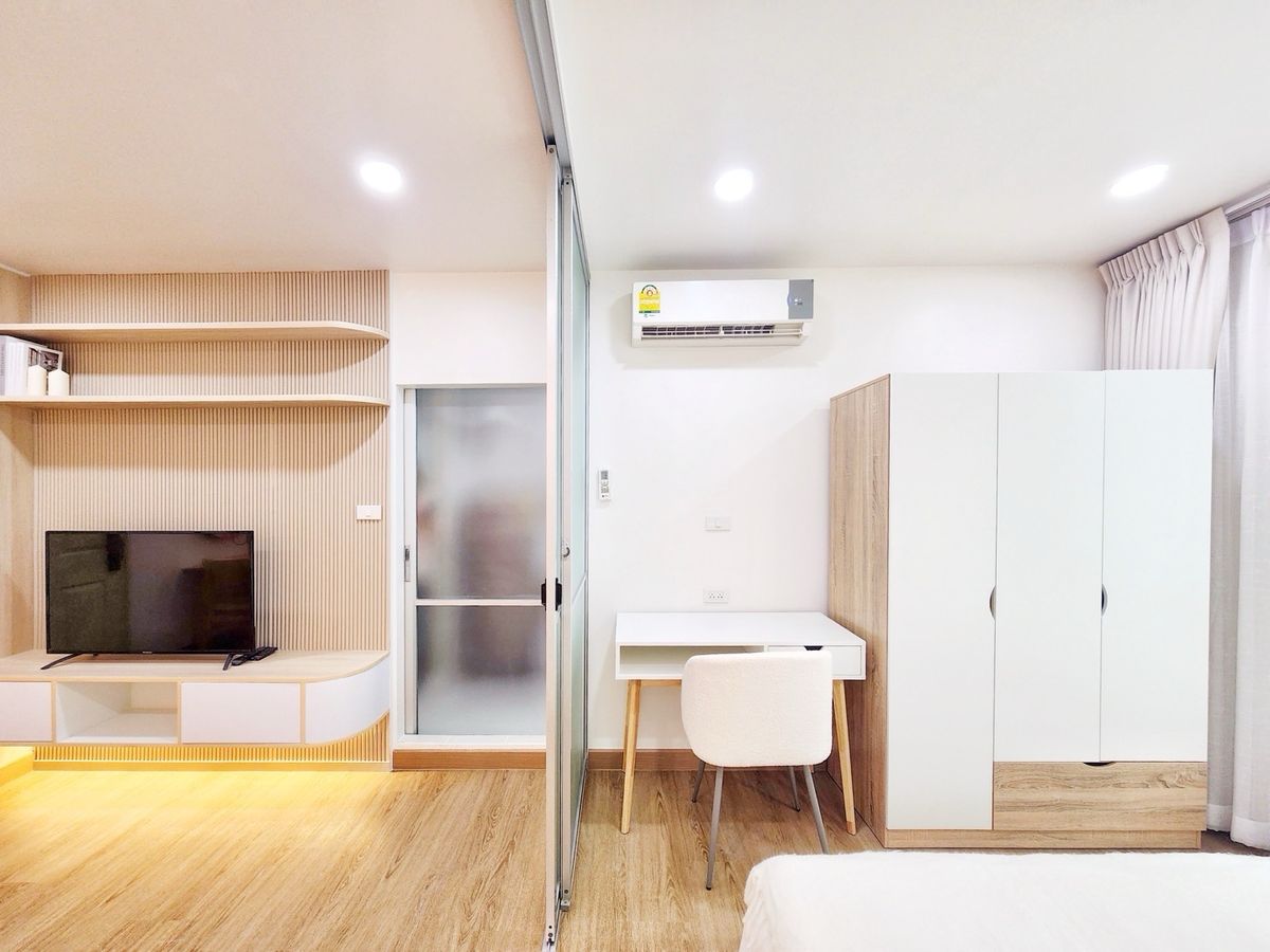 For SaleCondoLadkrabang, Suwannaphum Airport : #Condo people near Suvarnabhumi Airport and Expressway Can say that Comes with a installment, starting at 6,000 baht. The room is beautiful and ready to move in. The value that you are worthy of this room.