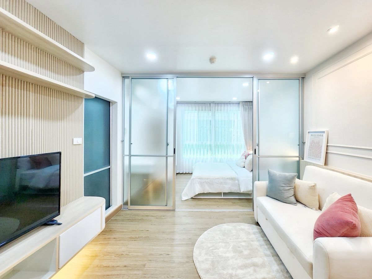 For SaleCondoLadkrabang, Suwannaphum Airport : #Condo people near Suvarnabhumi Airport and Expressway Can say that Comes with a installment, starting at 6,000 baht. The room is beautiful and ready to move in. The value that you are worthy of this room.