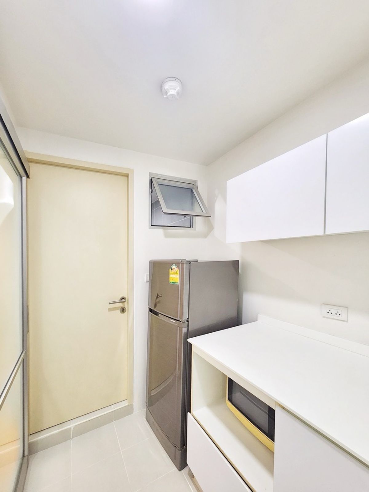 For SaleCondoLadkrabang, Suwannaphum Airport : #Condo people near Suvarnabhumi Airport and Expressway Can say that Comes with a installment, starting at 6,000 baht. The room is beautiful and ready to move in. The value that you are worthy of this room.