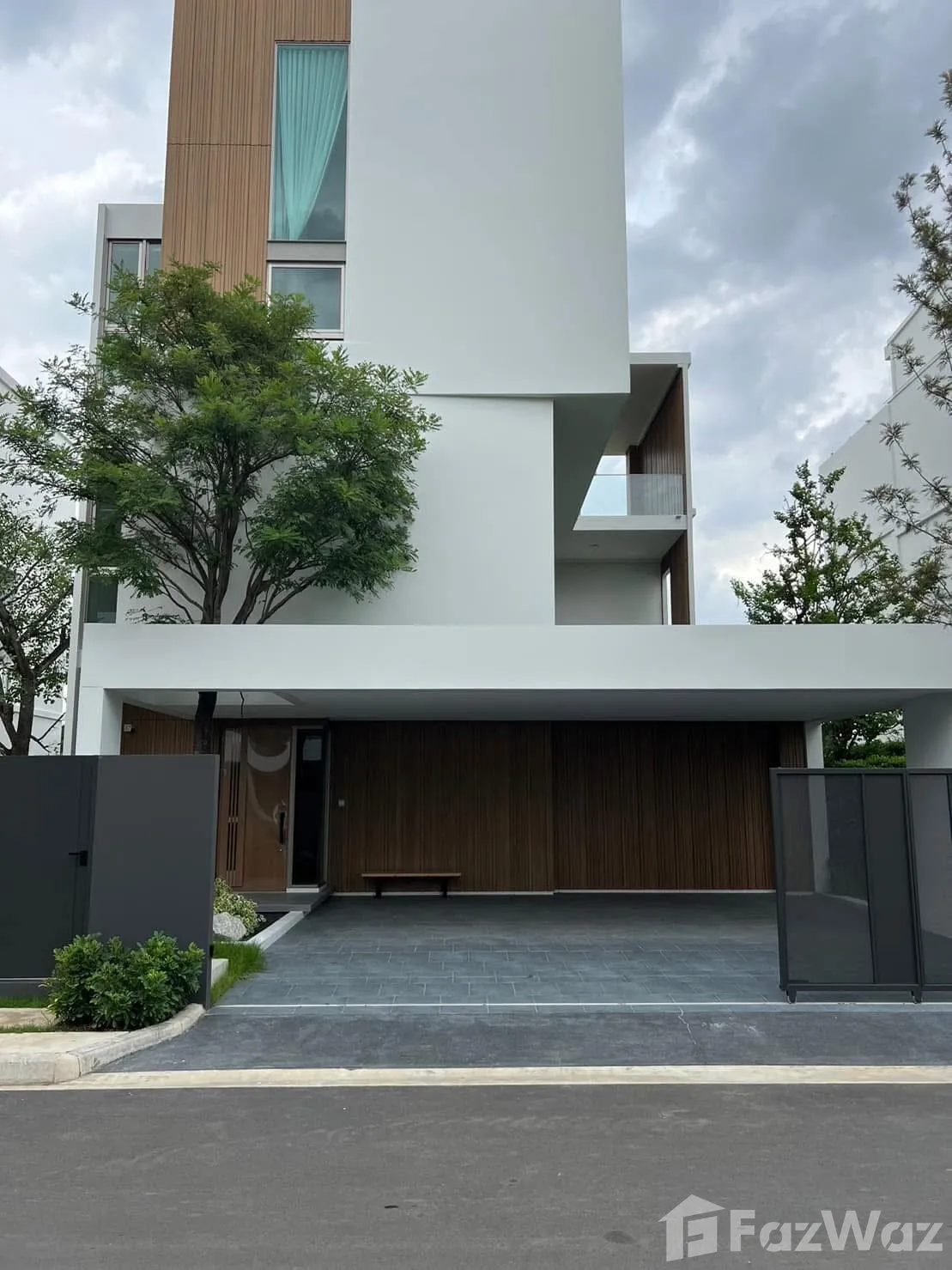 ให้เช่าบ้านพัฒนาการ ศรีนครินทร์ : บ้านเดี่ยวให้เช่า 3 ห้องนอน ในโครงการ วีเว่ พระราม 9 U5575929