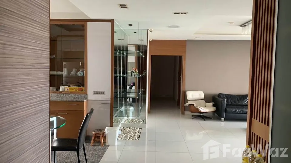 For RentCondoWongwianyai, Charoennakor : 5 Bedroom Penthouse for rent at Saichol Mansion U1751004