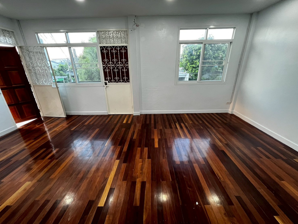 For RentHouseNonthaburi, Bang Yai, Bangbuathong : 5bedroom house, 91 sq.wa., near the BTS and Nonthaburi Government Center. Suitable for company registration.