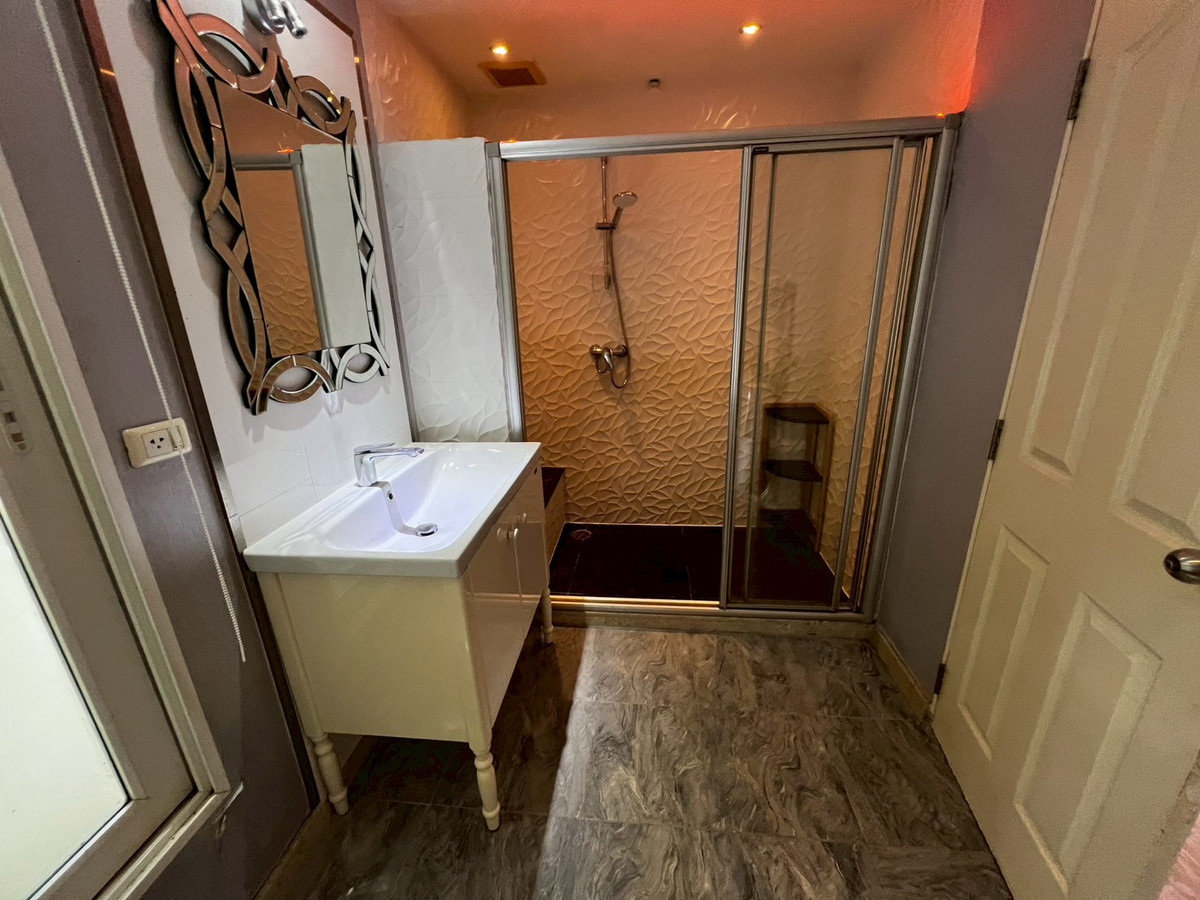 For RentHouseNonthaburi, Bang Yai, Bangbuathong : house 130 sq.wah, opposite Denla British (DBS), 4 bedrooms, 4 bathrooms, maid's room, fully furnished.