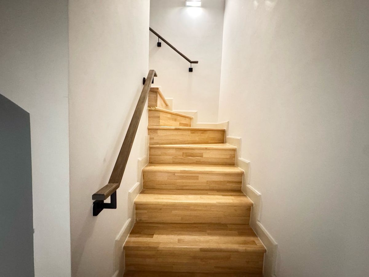 ขายทาวน์โฮมปทุมธานี รังสิต ธรรมศาสตร์ : ขาย ทาวน์โฮม 2 ชั้น หมู่บ้าน  V compound Tiwanon-Rangsit เจ้าของอยู่เองไม่เคยปล่อยเช่า เดินทางสะดวกใกล้ทางพิเศษศรีรัช ใกล้รถไฟฟ้าสายสีแดง