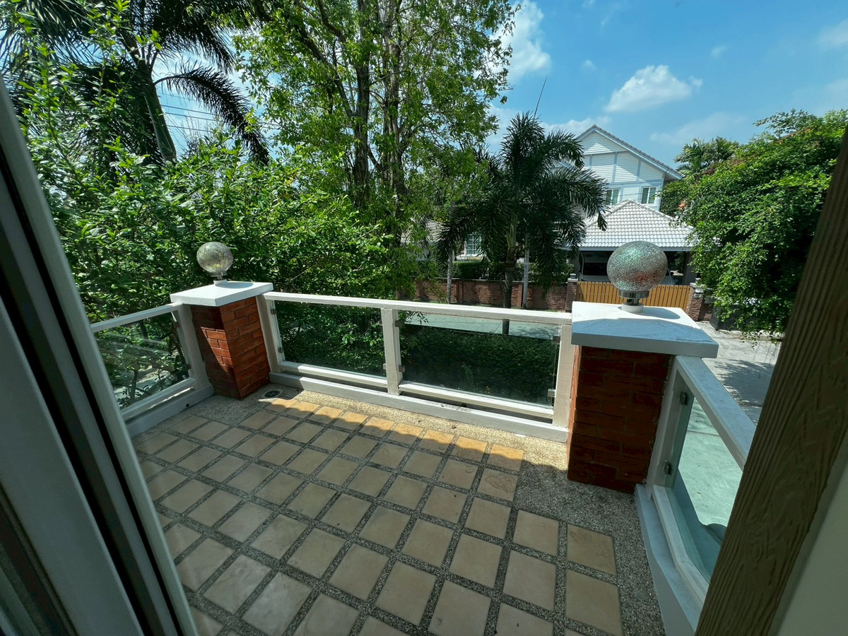 For RentHouseNonthaburi, Bang Yai, Bangbuathong : house 130 sq.wah, opposite Denla British (DBS), 4 bedrooms, 4 bathrooms, maid's room, fully furnished.