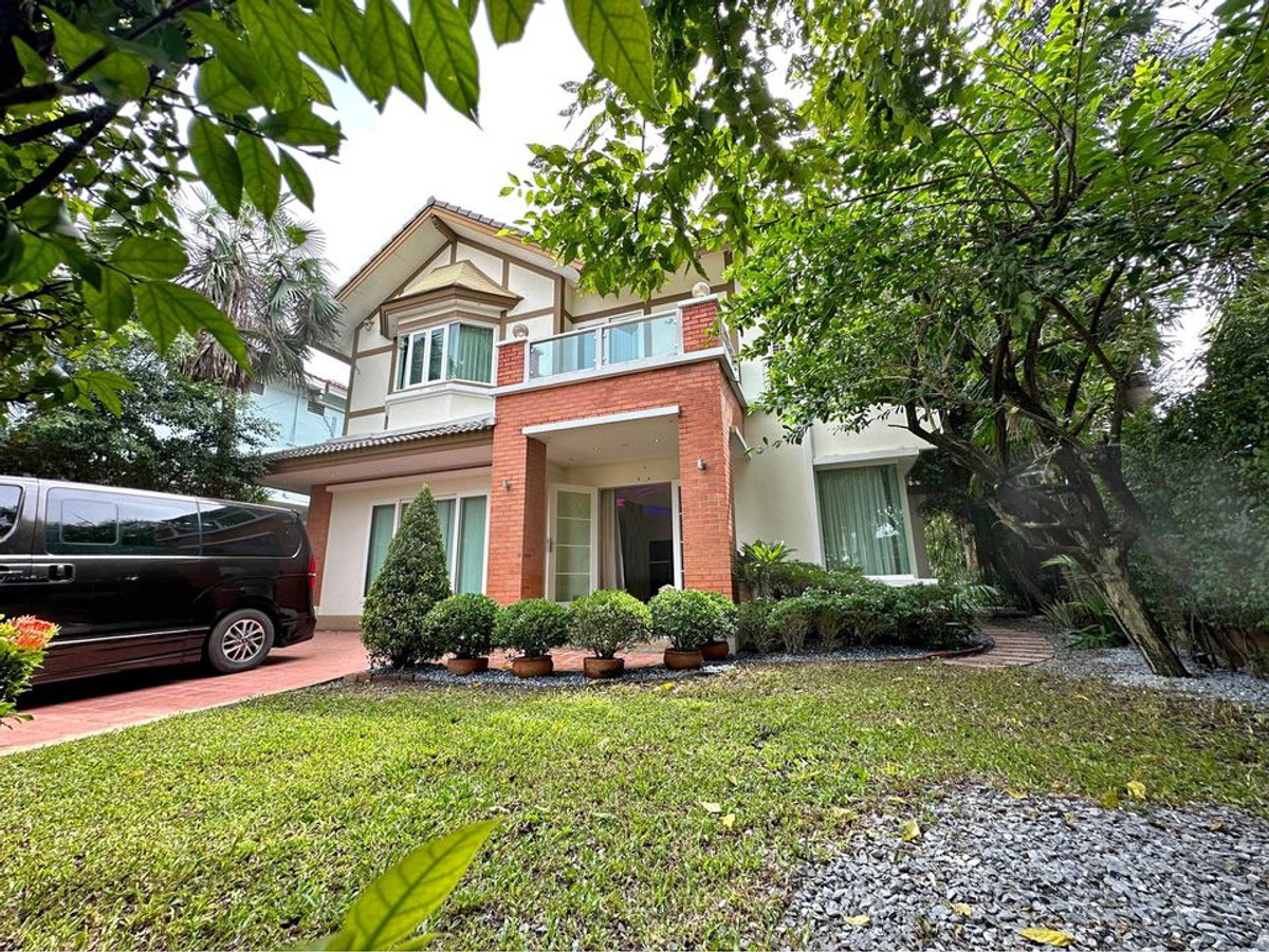 For RentHouseNonthaburi, Bang Yai, Bangbuathong : house 130 sq.wah, opposite Denla British (DBS), 4 bedrooms, 4 bathrooms, maid's room, fully furnished.