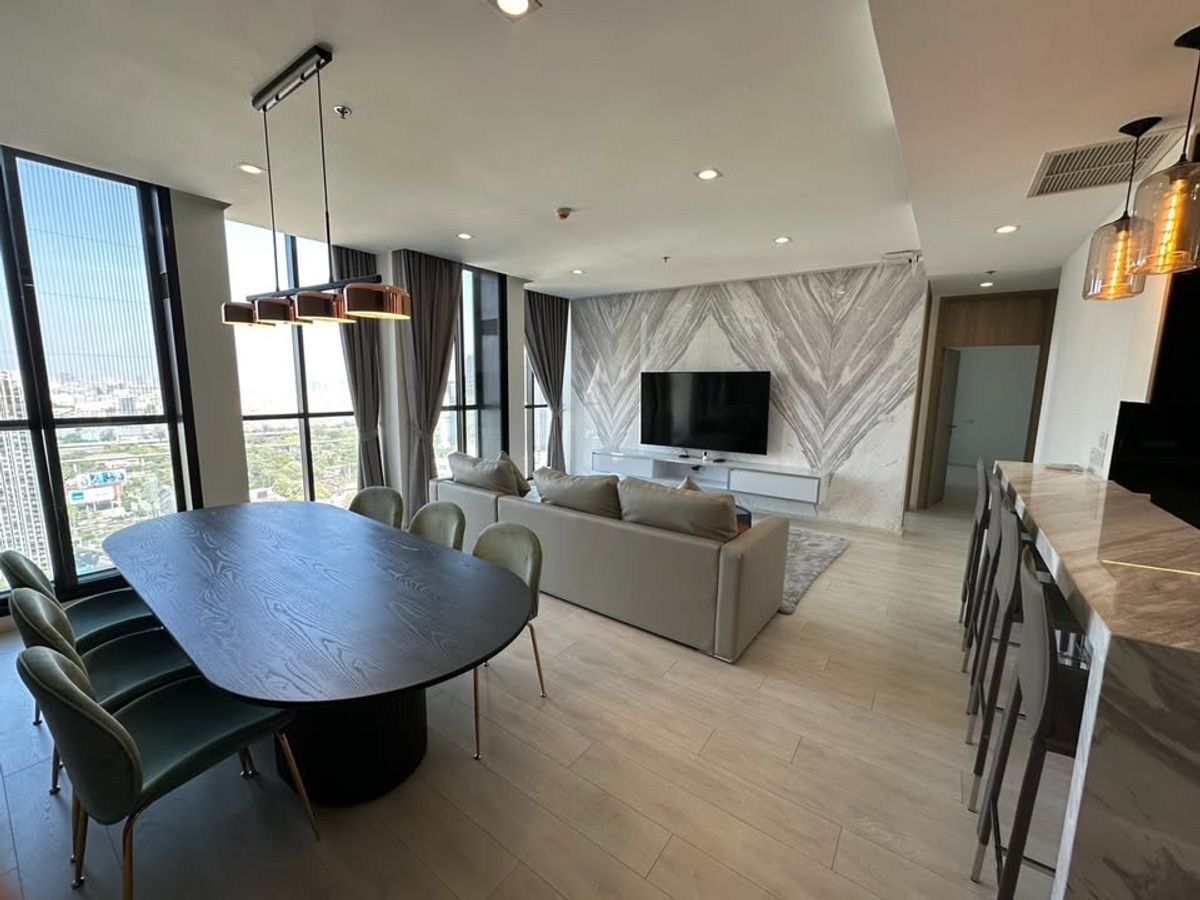 ให้เช่าคอนโดวิทยุ ชิดลม หลังสวน : ให้เช่า Noble Ploenchit ราคา 120,000 บาท [NCr250752]