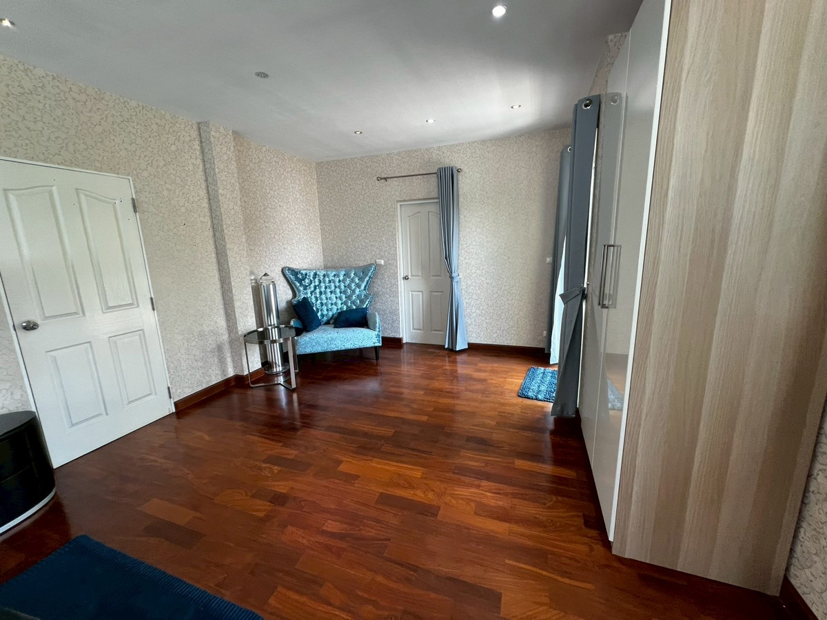 For RentHouseNonthaburi, Bang Yai, Bangbuathong : house 130 sq.wah, opposite Denla British (DBS), 4 bedrooms, 4 bathrooms, maid's room, fully furnished.