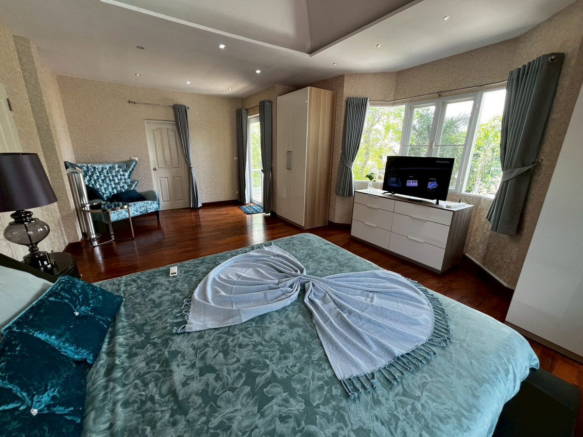 For RentHouseNonthaburi, Bang Yai, Bangbuathong : house 130 sq.wah, opposite Denla British (DBS), 4 bedrooms, 4 bathrooms, maid's room, fully furnished.