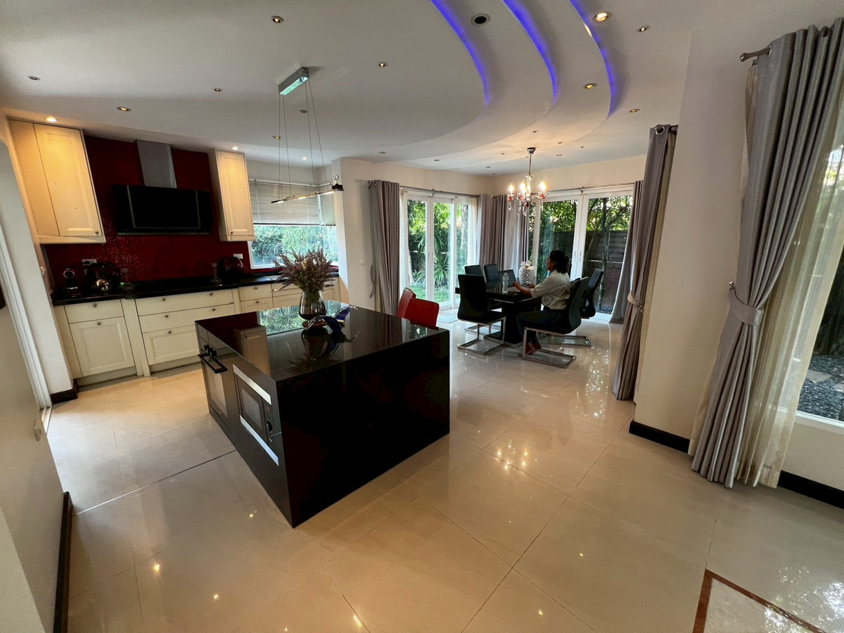 For RentHouseNonthaburi, Bang Yai, Bangbuathong : house 130 sq.wah, opposite Denla British (DBS), 4 bedrooms, 4 bathrooms, maid's room, fully furnished.