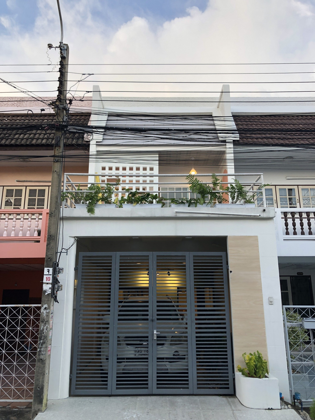 ให้เช่าบ้านเกษตร นวมินทร์ ลาดปลาเค้า : ทาวน์โฮม ถนนนวมินทร์ รีโนเวทใหม่ มินิม่อล สไตล์ ตรงข้ามโรงพยาบาลพญาไท นวมินทร์