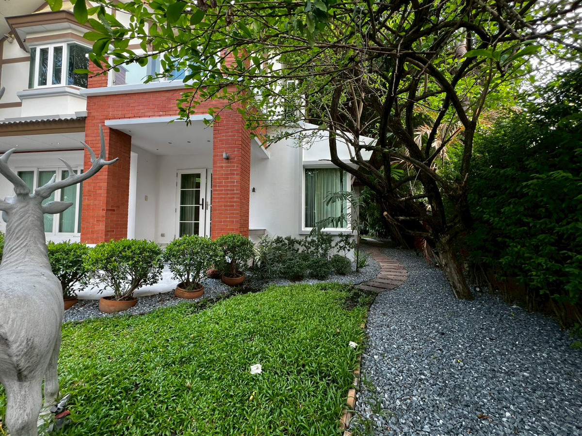 For RentHouseNonthaburi, Bang Yai, Bangbuathong : house 130 sq.wah, opposite Denla British (DBS), 4 bedrooms, 4 bathrooms, maid's room, fully furnished.