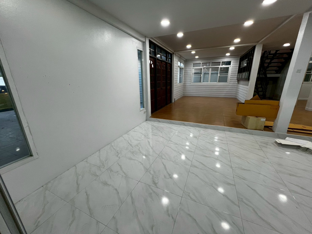 For RentHouseNonthaburi, Bang Yai, Bangbuathong : 5bedroom house, 91 sq.wa., near the BTS and Nonthaburi Government Center. Suitable for company registration.