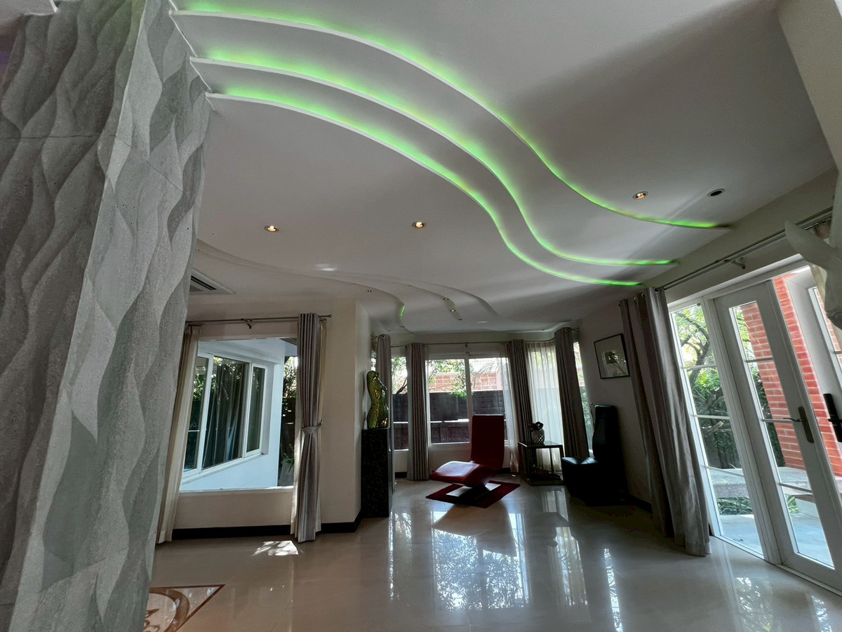 For RentHouseNonthaburi, Bang Yai, Bangbuathong : house 130 sq.wah, opposite Denla British (DBS), 4 bedrooms, 4 bathrooms, maid's room, fully furnished.