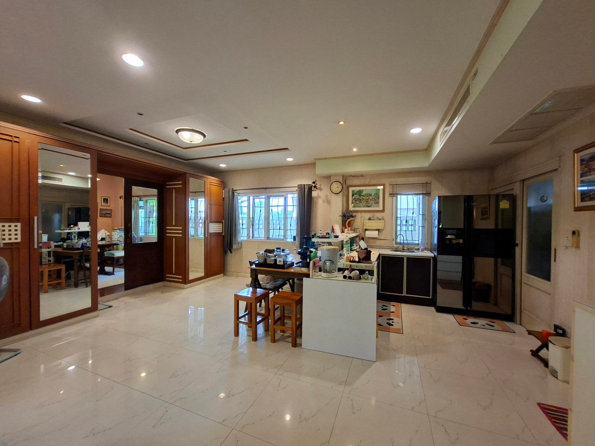 ขายบ้านลาดกระบัง สุวรรณภูมิ : ราคาดีที่สุด🔥บ้านเดี่ยว 133.5 ตร.วา✈️ ใกล้สุวรรณภูมิ 6 ห้องนอน 5 ห้องน้ำ🔥ถูกสุดในย่านนี้ สวยพร้อมอยู่ สนใจ 📞0994152664 , 0803696366