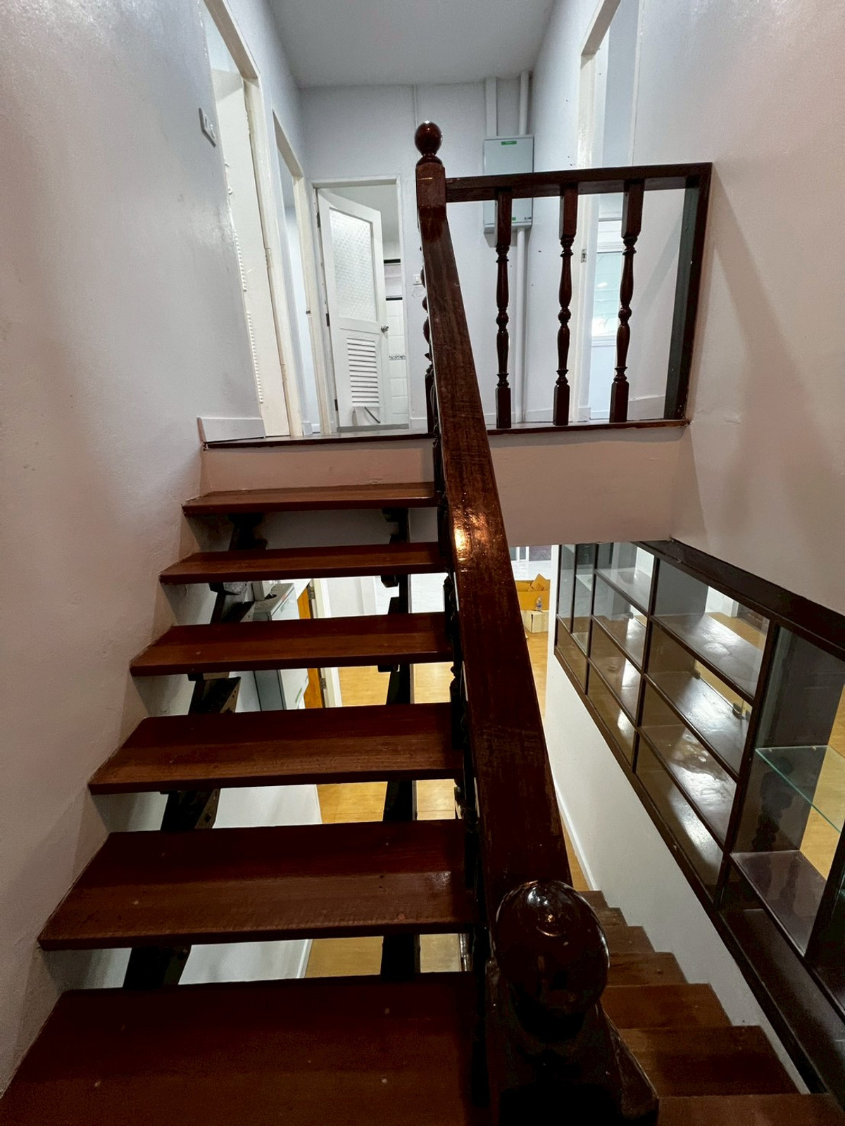 For RentHouseNonthaburi, Bang Yai, Bangbuathong : 5bedroom house, 91 sq.wa., near the BTS and Nonthaburi Government Center. Suitable for company registration.