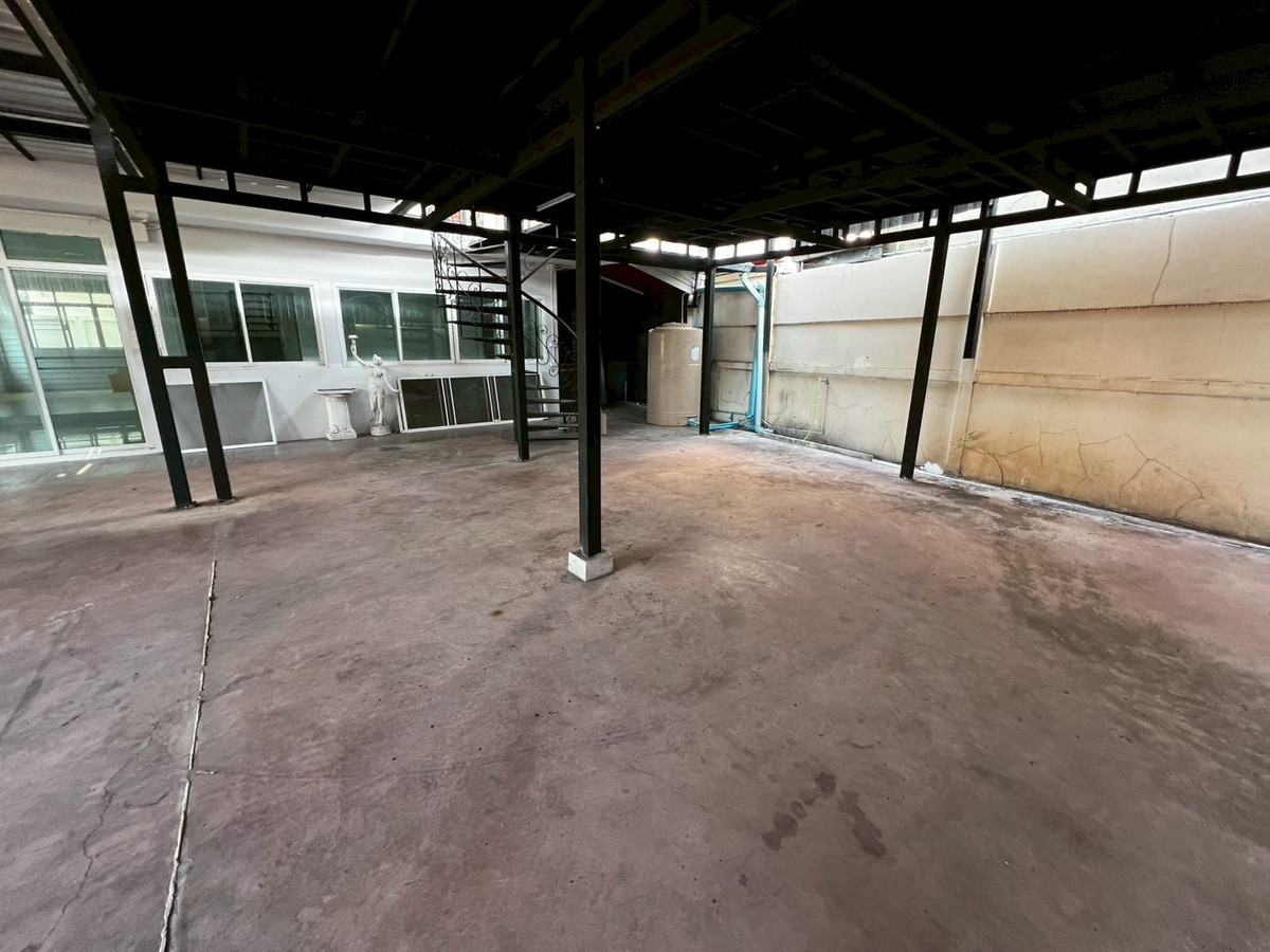 For RentHouseNonthaburi, Bang Yai, Bangbuathong : 5bedroom house, 91 sq.wa., near the BTS and Nonthaburi Government Center. Suitable for company registration.