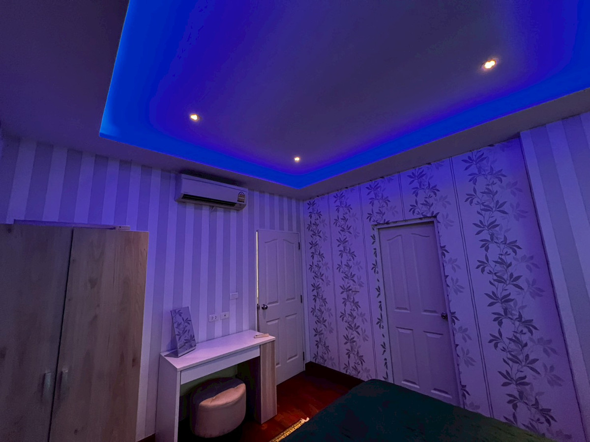 For RentHouseNonthaburi, Bang Yai, Bangbuathong : house 130 sq.wah, opposite Denla British (DBS), 4 bedrooms, 4 bathrooms, maid's room, fully furnished.