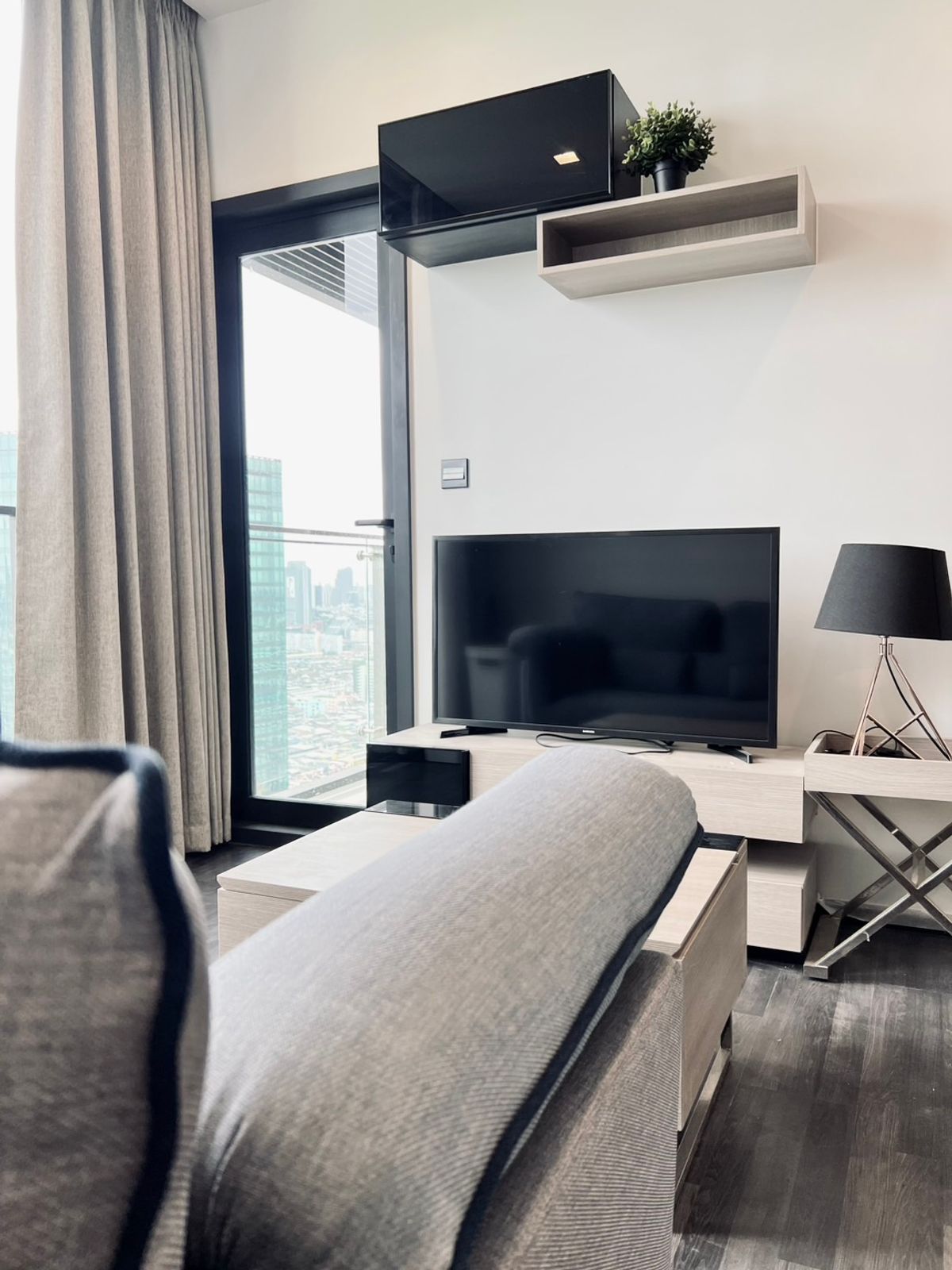 ให้เช่าคอนโดพระราม 9 เพชรบุรีตัดใหม่ RCA : ห้องที่ลูกค้าถามหาตลอดทั้งปี - Type : walk-in closet เพียง 22K/ month เท่านั้น - The Line Asoke- Ratchada ชั้น 33 วิวไม่บล็อค ห้องนี้คุ้มแน่นอน  