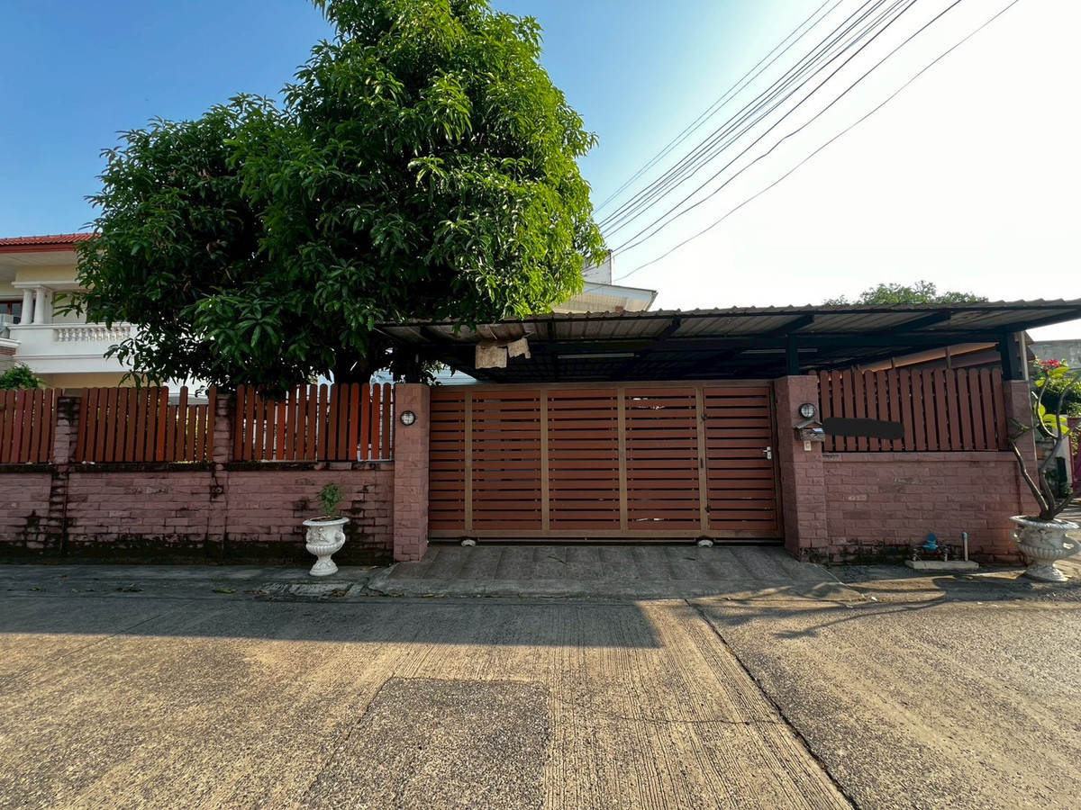 For RentHouseNonthaburi, Bang Yai, Bangbuathong : 5bedroom house, 91 sq.wa., near the BTS and Nonthaburi Government Center. Suitable for company registration.