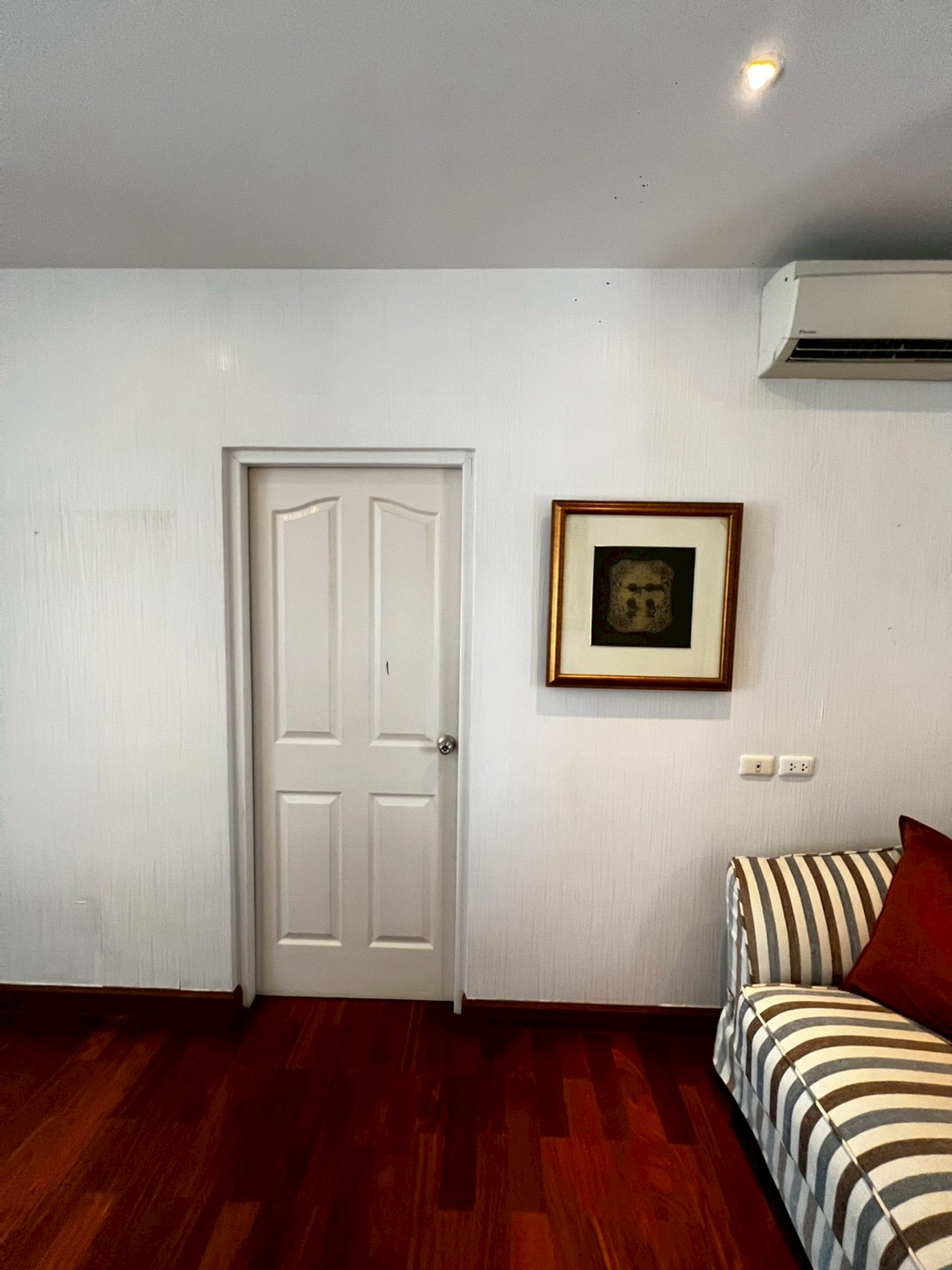 For RentHouseNonthaburi, Bang Yai, Bangbuathong : house 130 sq.wah, opposite Denla British (DBS), 4 bedrooms, 4 bathrooms, maid's room, fully furnished.