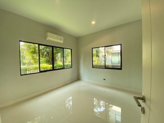 ขายบ้านนวมินทร์ รามอินทรา : 🔥ขายด่วน + 🔥บุราสิริวัชรพล 5 ห้องนอน 5 ห้องน้ำ ใกล้ทางขึ้นทางด่วนรามอินทรา-อาจณรงค์