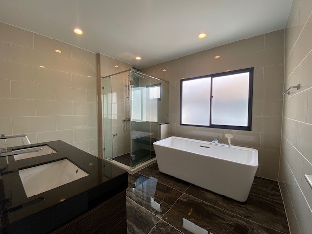 ขายบ้านนวมินทร์ รามอินทรา : 🔥ขายด่วน + 🔥บุราสิริวัชรพล 5 ห้องนอน 5 ห้องน้ำ ใกล้ทางขึ้นทางด่วนรามอินทรา-อาจณรงค์