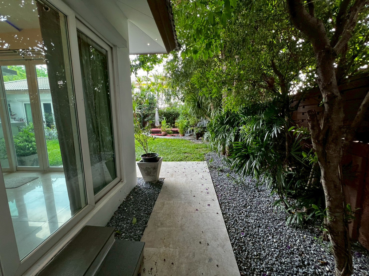 For RentHouseNonthaburi, Bang Yai, Bangbuathong : house 130 sq.wah, opposite Denla British (DBS), 4 bedrooms, 4 bathrooms, maid's room, fully furnished.