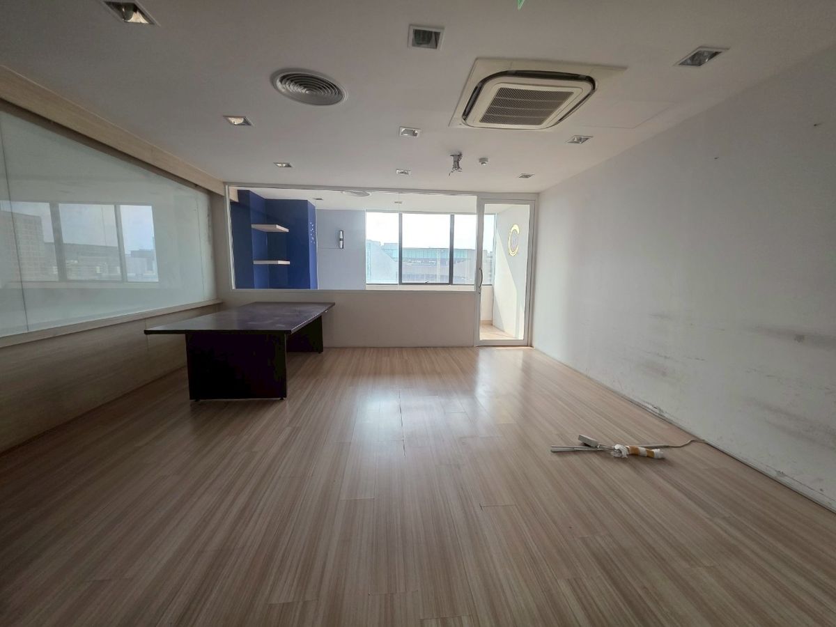 For RentOfficeVipawadee, Don Mueang, Lak Si :  Office for rent, juthamard Building, prime location, next to the main Vibhavadi Rangsit Road.