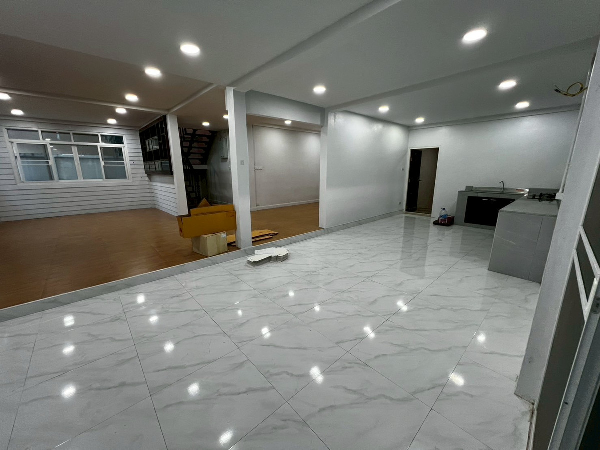 For RentHouseNonthaburi, Bang Yai, Bangbuathong : 5bedroom house, 91 sq.wa., near the BTS and Nonthaburi Government Center. Suitable for company registration.