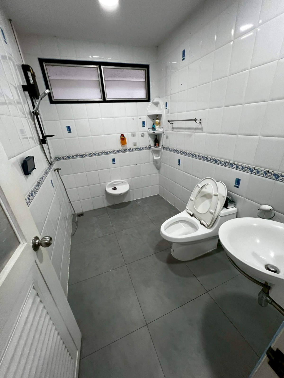 For RentHouseNonthaburi, Bang Yai, Bangbuathong : 5bedroom house, 91 sq.wa., near the BTS and Nonthaburi Government Center. Suitable for company registration.