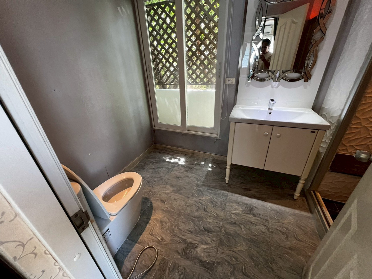 For RentHouseNonthaburi, Bang Yai, Bangbuathong : house 130 sq.wah, opposite Denla British (DBS), 4 bedrooms, 4 bathrooms, maid's room, fully furnished.