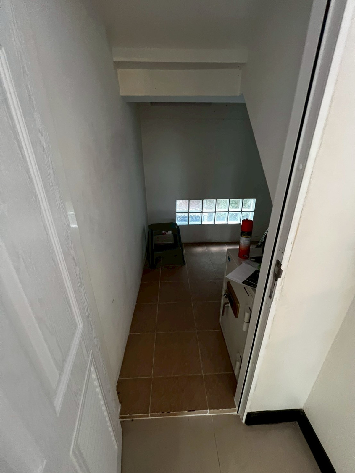 For RentHouseNonthaburi, Bang Yai, Bangbuathong : house 130 sq.wah, opposite Denla British (DBS), 4 bedrooms, 4 bathrooms, maid's room, fully furnished.