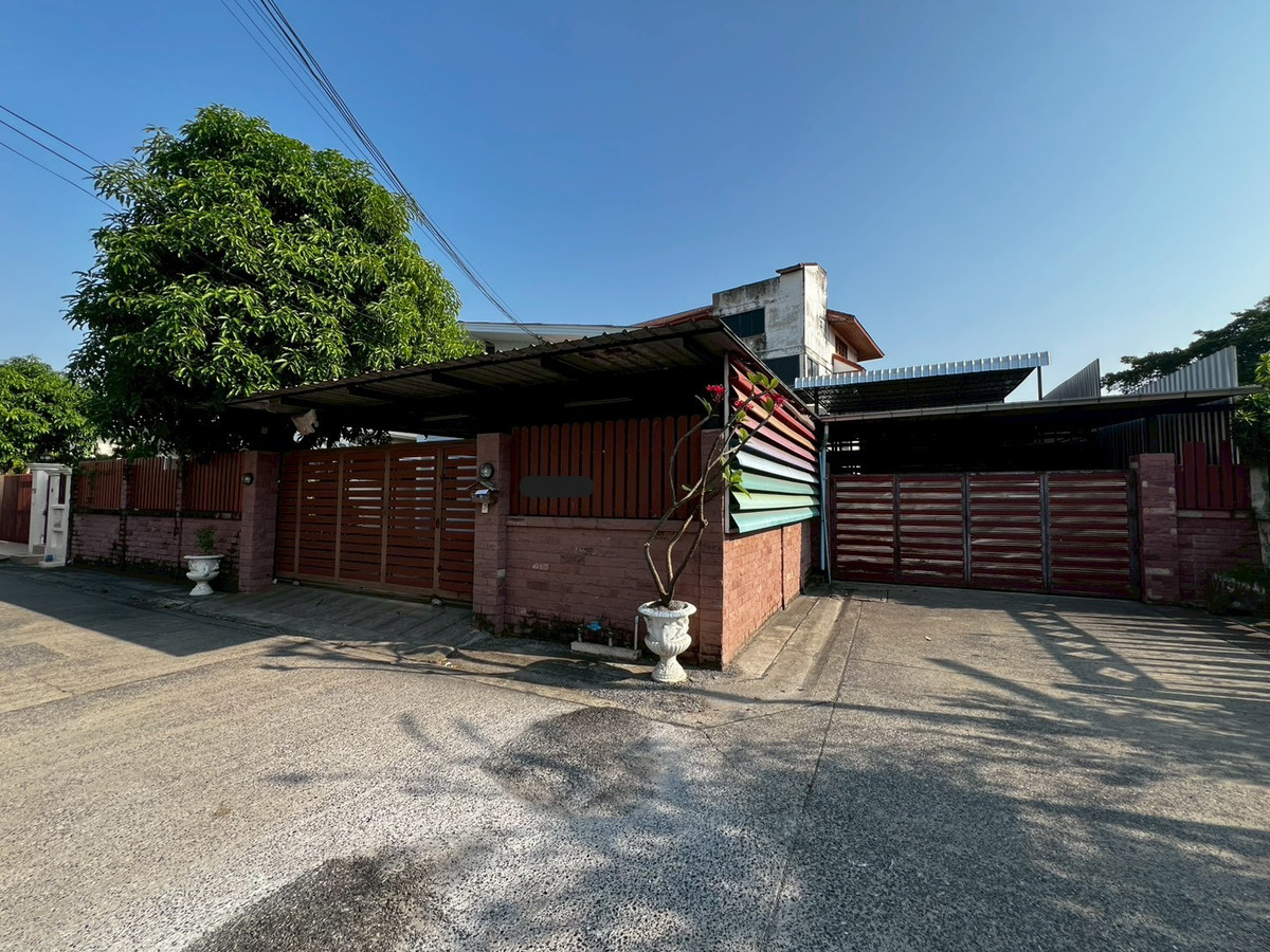 For RentHouseNonthaburi, Bang Yai, Bangbuathong : 5bedroom house, 91 sq.wa., near the BTS and Nonthaburi Government Center. Suitable for company registration.