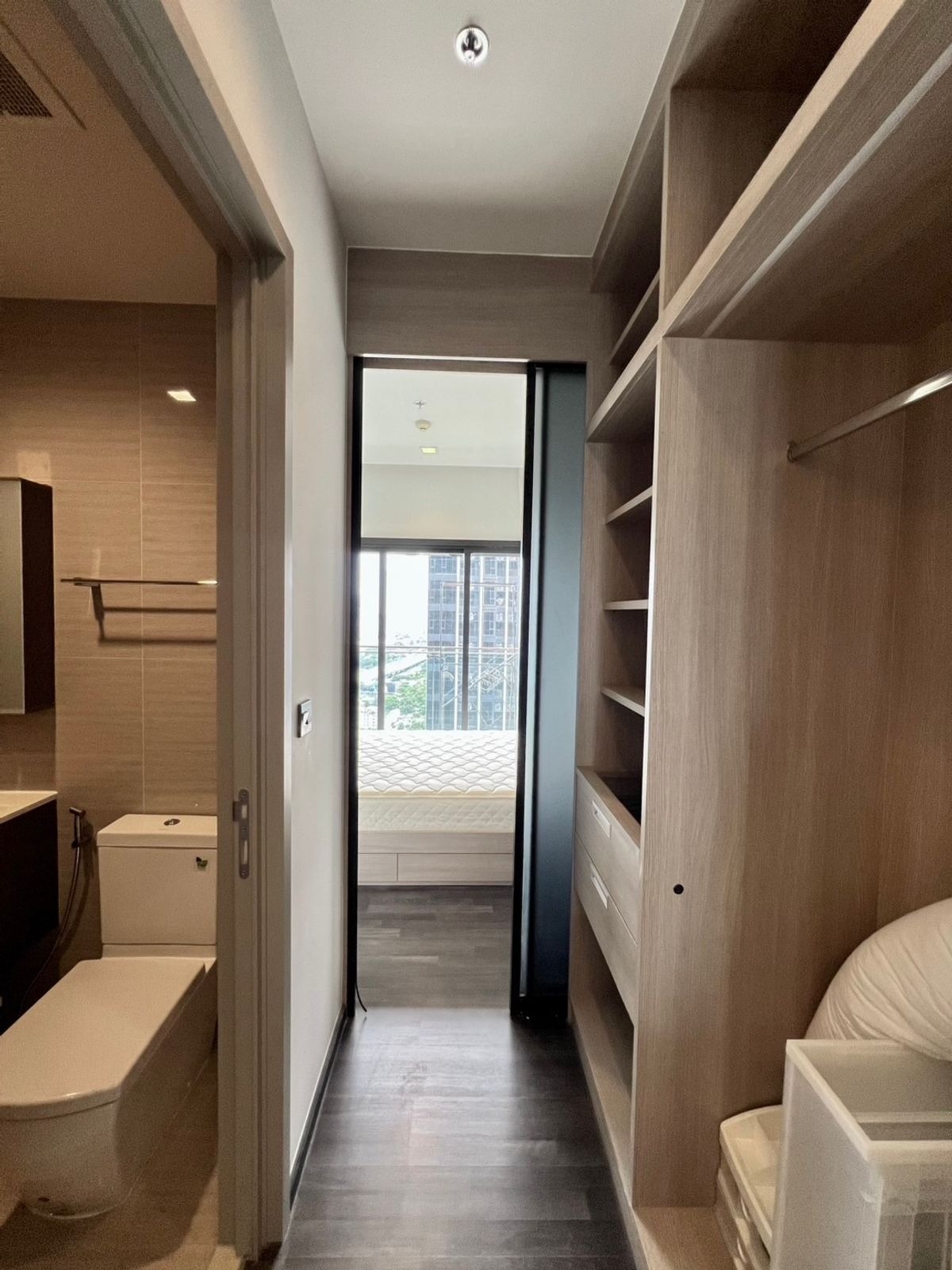 ให้เช่าคอนโดพระราม 9 เพชรบุรีตัดใหม่ RCA : ห้องที่ลูกค้าถามหาตลอดทั้งปี - Type : walk-in closet เพียง 22K/ month เท่านั้น - The Line Asoke- Ratchada ชั้น 33 วิวไม่บล็อค ห้องนี้คุ้มแน่นอน  