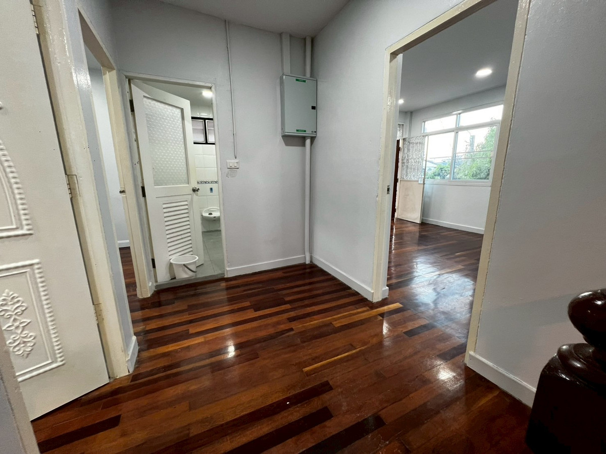 For RentHouseNonthaburi, Bang Yai, Bangbuathong : 5bedroom house, 91 sq.wa., near the BTS and Nonthaburi Government Center. Suitable for company registration.