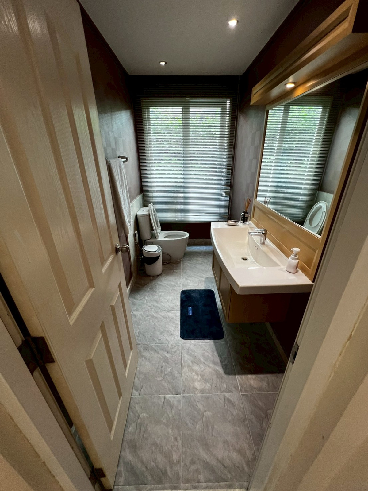 For RentHouseNonthaburi, Bang Yai, Bangbuathong : house 130 sq.wah, opposite Denla British (DBS), 4 bedrooms, 4 bathrooms, maid's room, fully furnished.